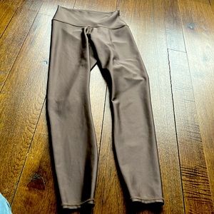 Alo Yoga Airlift 7/8 legging    Size XS   Mocha brown